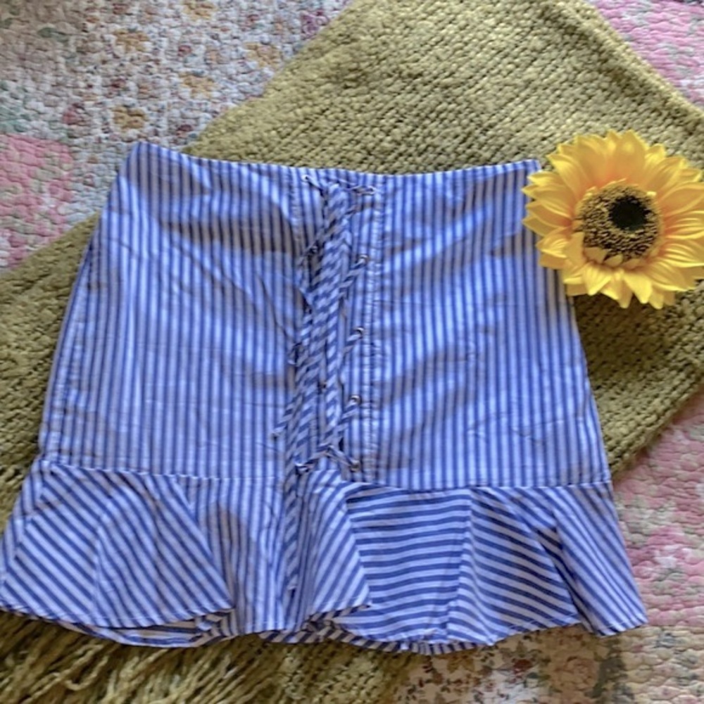 NWT J.O.A pinstripe white blue ruffle flounce skirt Just One Answer size Large
